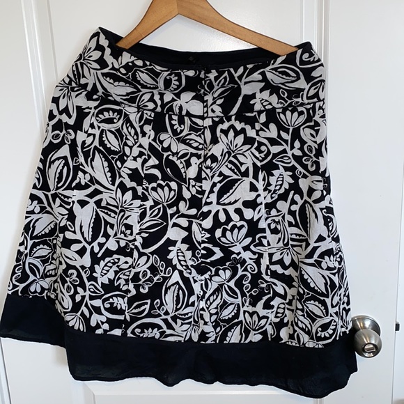 White and Black Floral Cotton Skirt With Zip - Picture 1 of 4